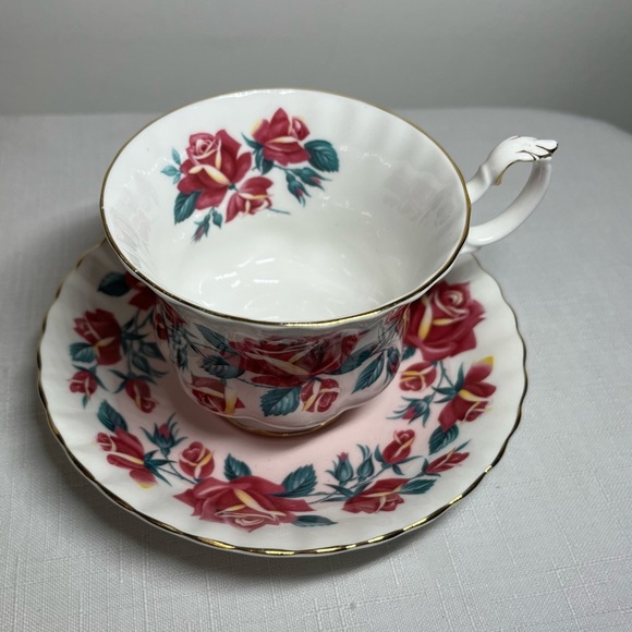 Royal Albert Lakeside Series Windermere Tea Cup and Saucer Set - Picture 2 of 3